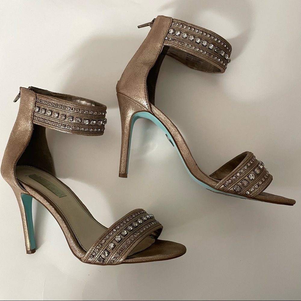 Betsy Johnson Gold Party Heels  Size 8